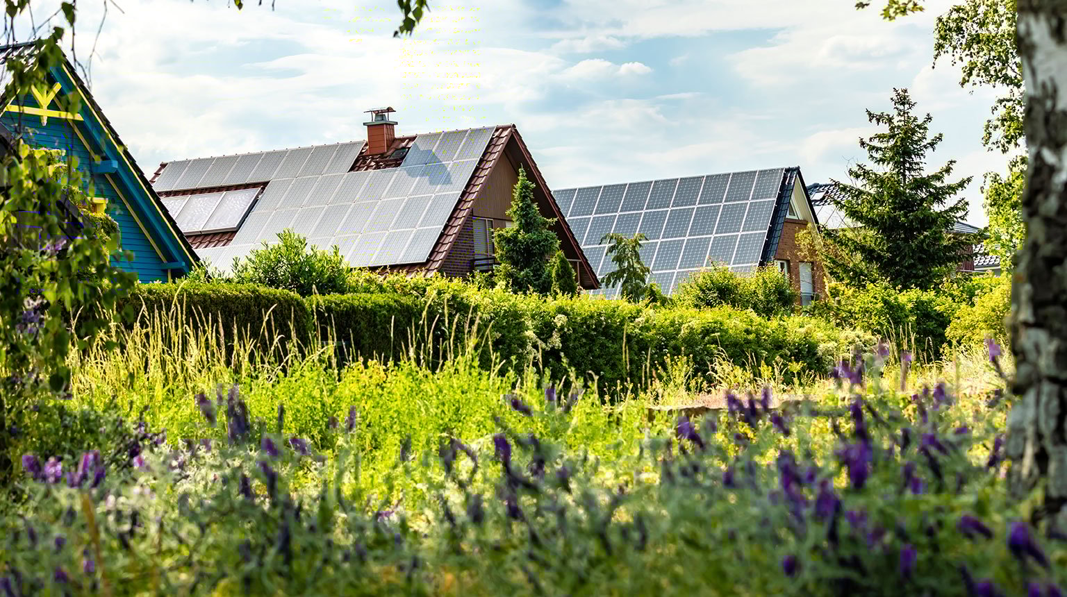 Einfamilienhäuser mit Photovoltaikanlagen.