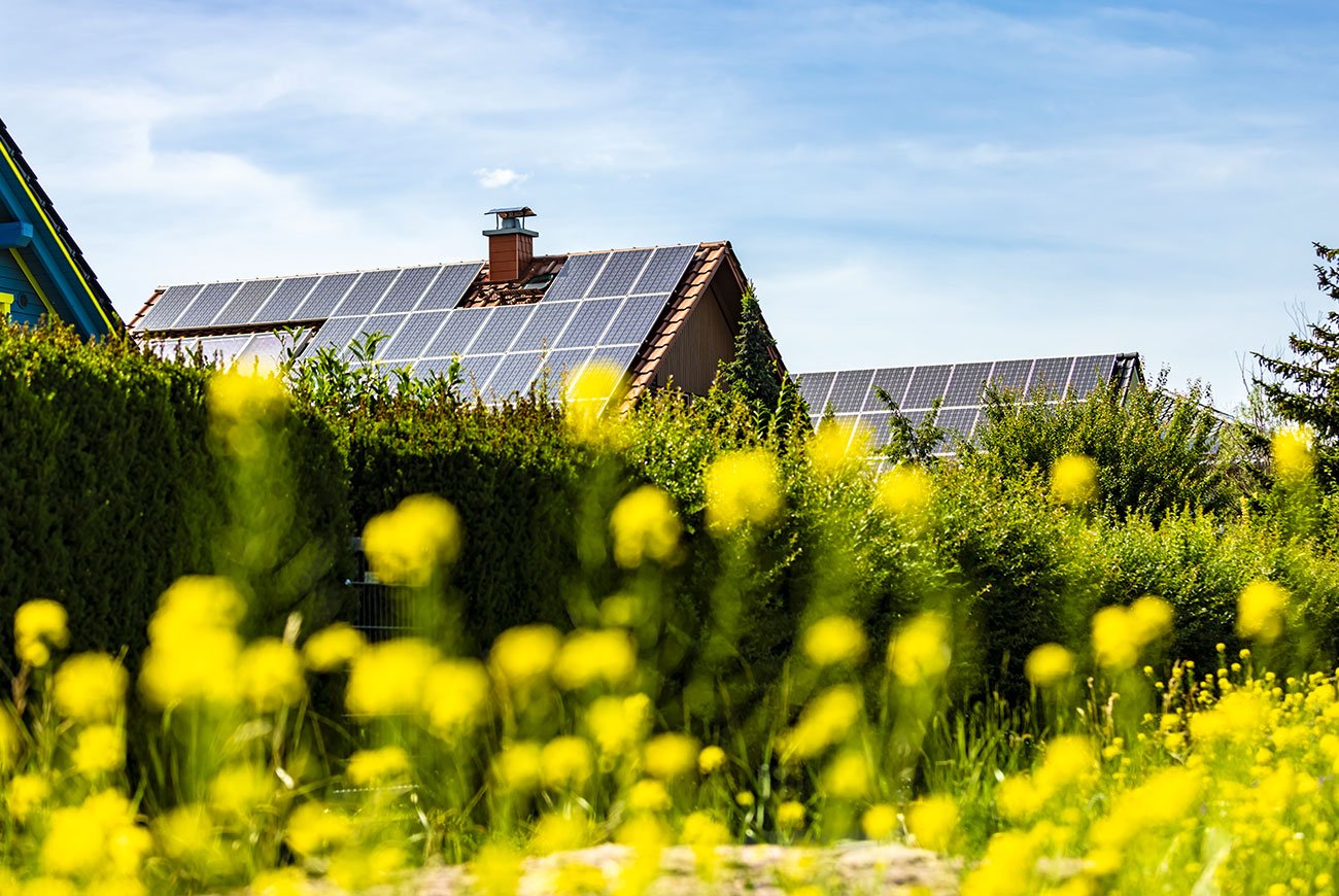 Solaranlagen auf Hausdächern.
